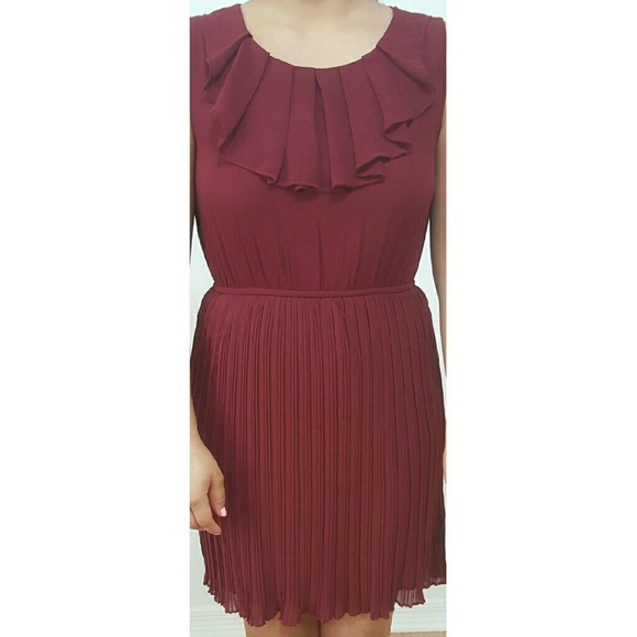 Ruffle collared magenta  dress