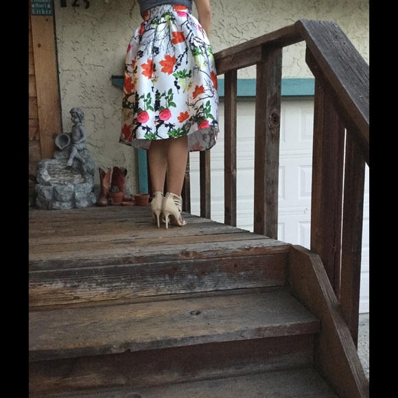 FRIDAY SALE✨HP 6/23 Amazing Knee Length Skirt - Picture 4 of 4