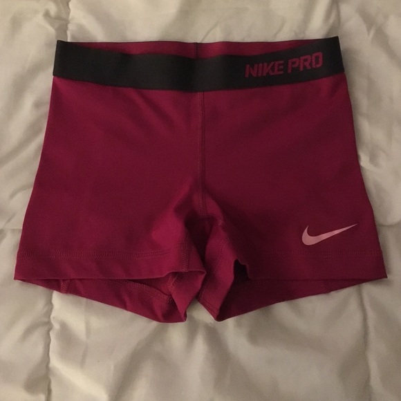 Two pairs of Nike pros - Picture 2 of 4