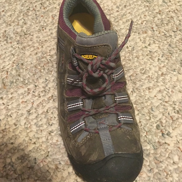 Keen steel toe hiking sneaker. Heavy duty!