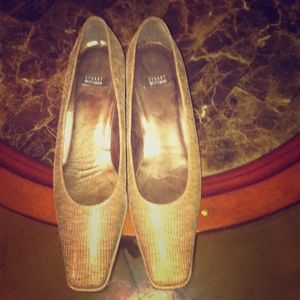 Stuart Weitzman Textured Low Heel