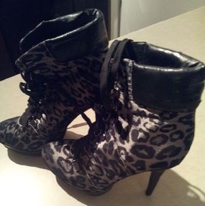 Cute leopard heels