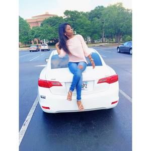 Meet your Posher, Adrienne