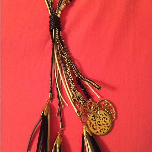 Four necklaces and one pair of matching earrings - Picture 2 of 4