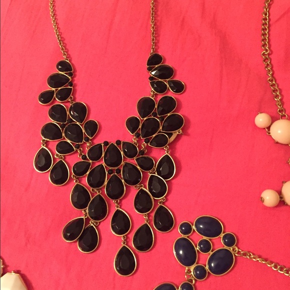 Necklaces and earrings - Picture 3 of 4