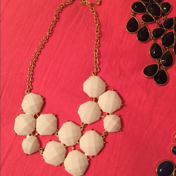 Necklaces and earrings - Picture 4 of 4