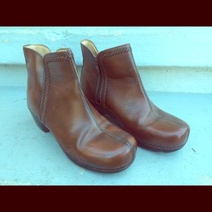 Barely worn Dansko clogs