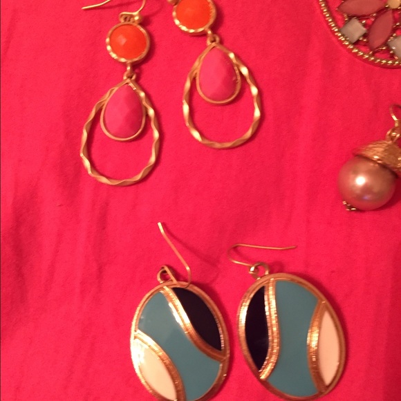 7 pair of earrings - Picture 2 of 4
