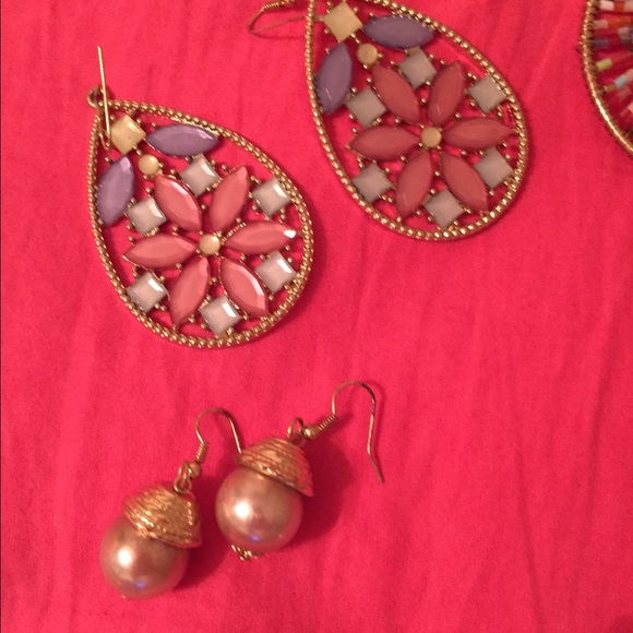 7 pair of earrings - Picture 3 of 4