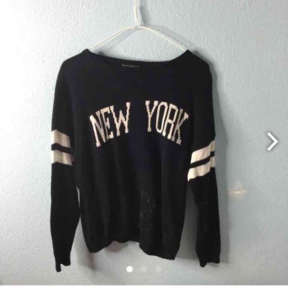 Brandy Melville NY veena sweater