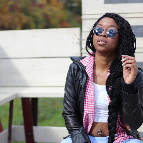 Meet your Posher, Christina - Picture 2 of 2