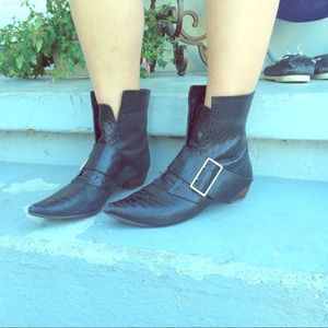 Beautiful brand new John Fluevog boots!