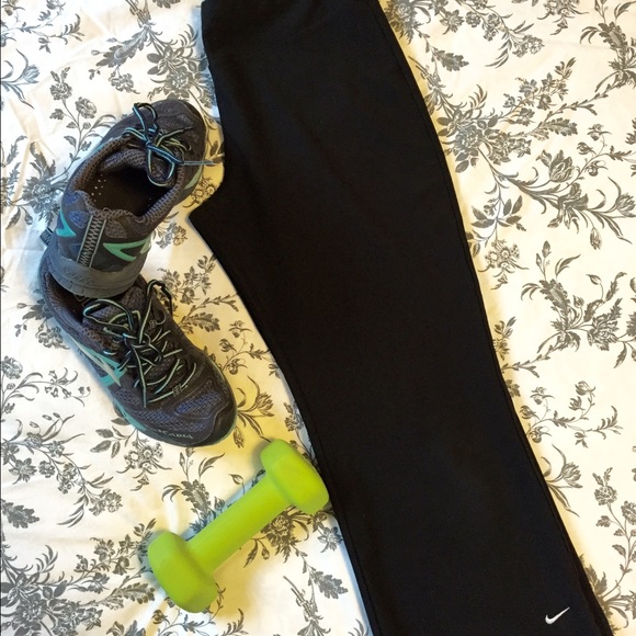 ✅BOGO 1/2 price✨ Nike workout / yoga Capri pants