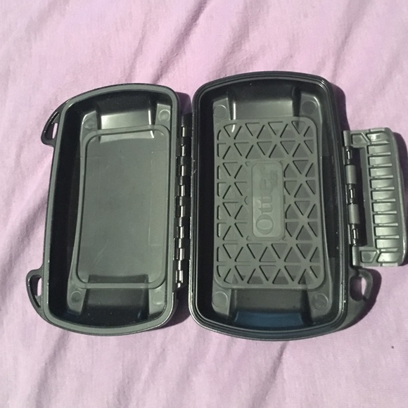 Waterproof hard case made by otter box - Picture 3 of 3