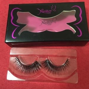 Flutter fake lashes