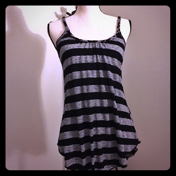 ❌SOLD❌ Black & Grey Flowy Striped Tank