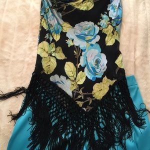 Cache Tops - Cachè top with fringes in black on the bottom Cache Tops - Cachè top with fringes in black on the bottom