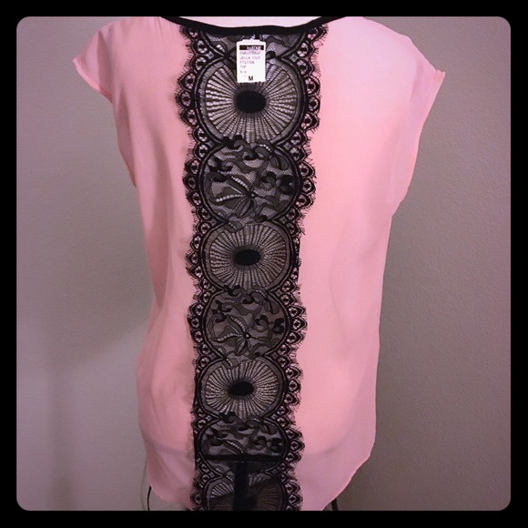 Sleeveless pink flowy top with lace back