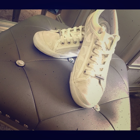 White coach sneakers...Great condition 😍