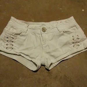 Almost famous white short shorts