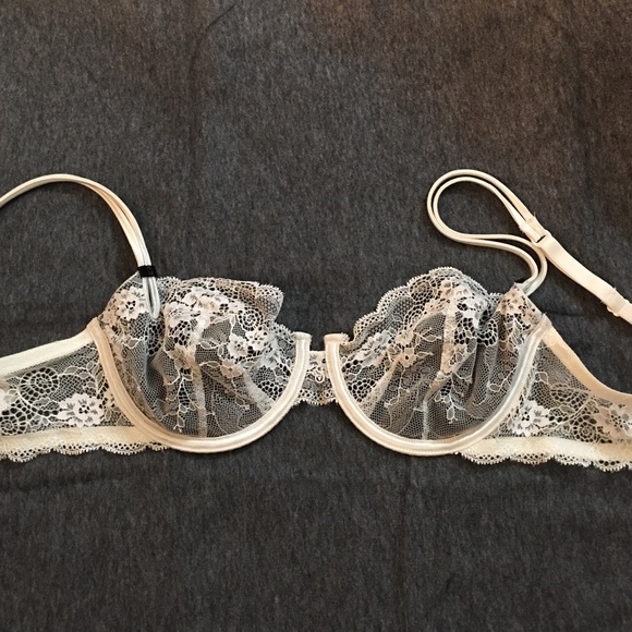 NWOT Victoria's Secret lace bra, 34B