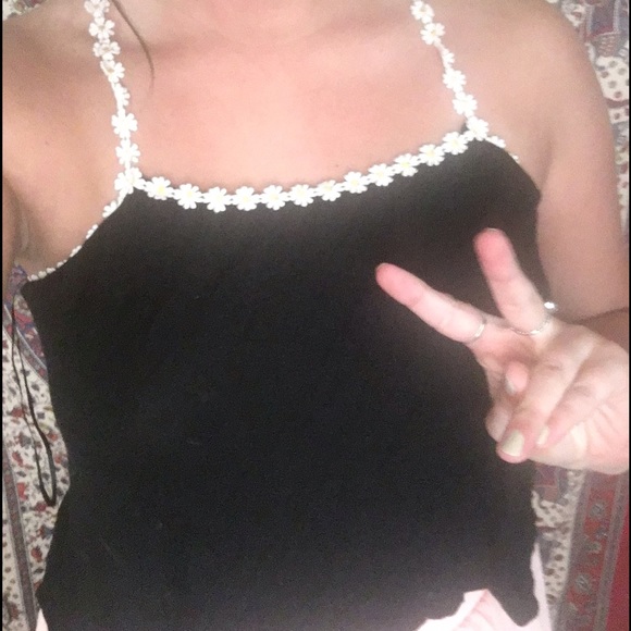 Black Daisy trim crop top