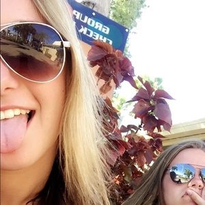 Meet your Posher, Alicia