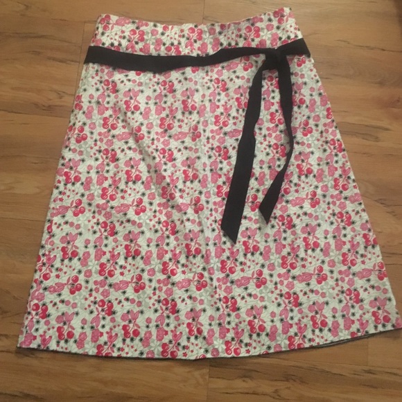 Adorable floral knee length skirt