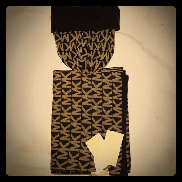 NWT Michael Kors Hat & Scarf