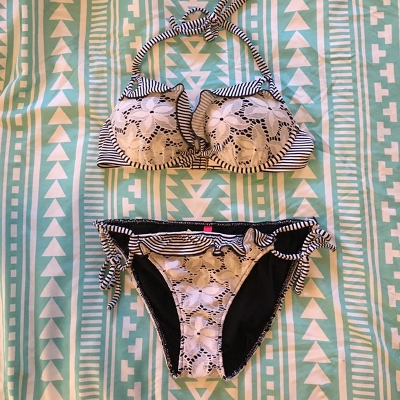 Victoria's Secret bombshell swim suit!
