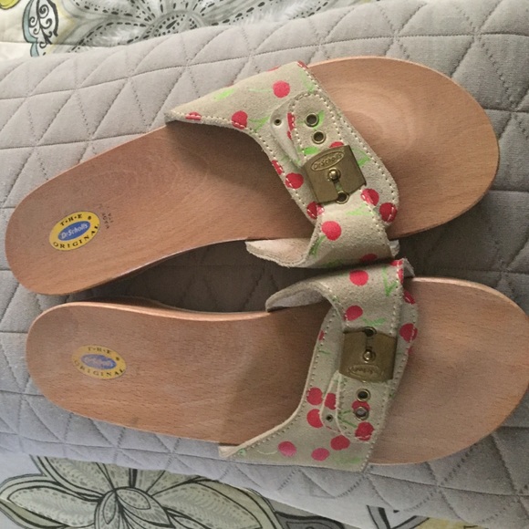 Suede cherry print slides.
