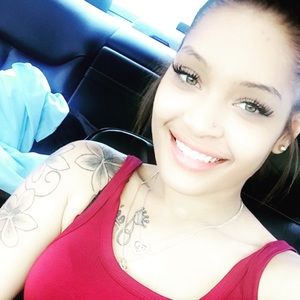 Meet your Posher, Courtney