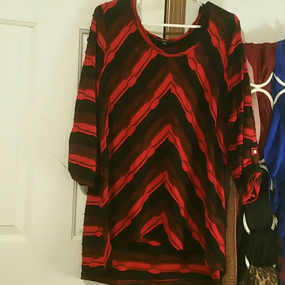 Button tab sleeve textured plus sz top