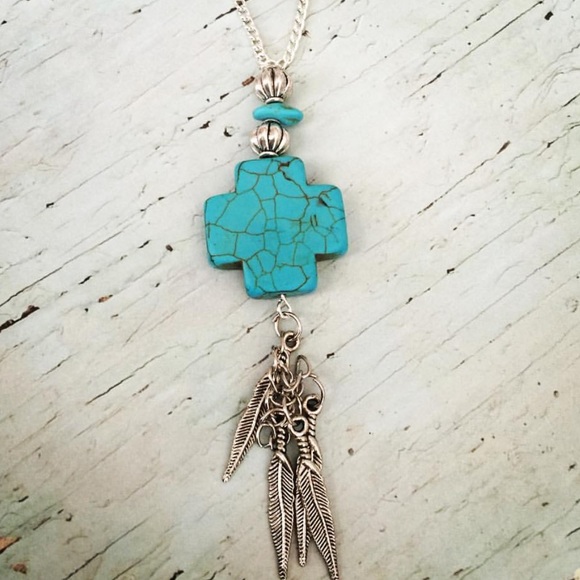 Turquoise silver tone necklace