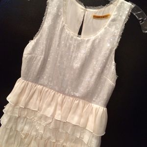 Alice + Olivia Dresses & Skirts - 💕GORGEOUS Alice + Olivia cocktail dress 💕