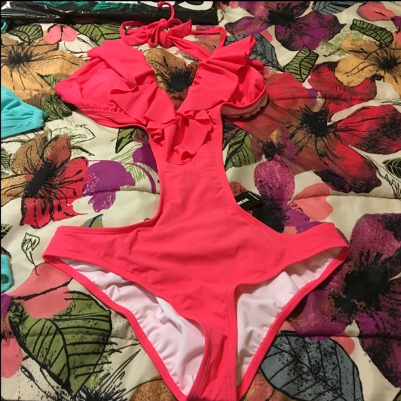 NWT EXPRESS MONOKINI BUNDLE - Picture 2 of 3
