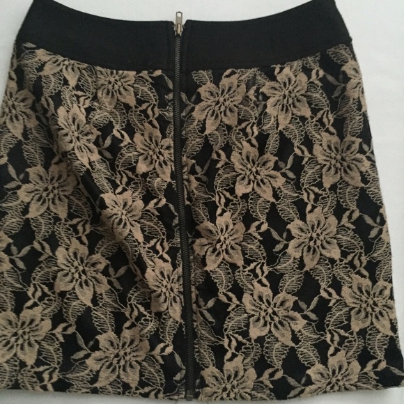 Mini Skirt - Picture 2 of 3
