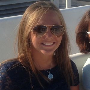 Meet your Posher, Elise