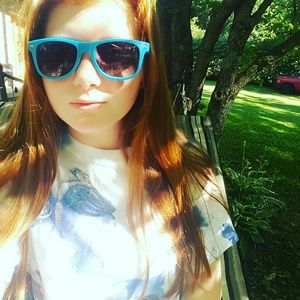 Meet your Posher, Alexis