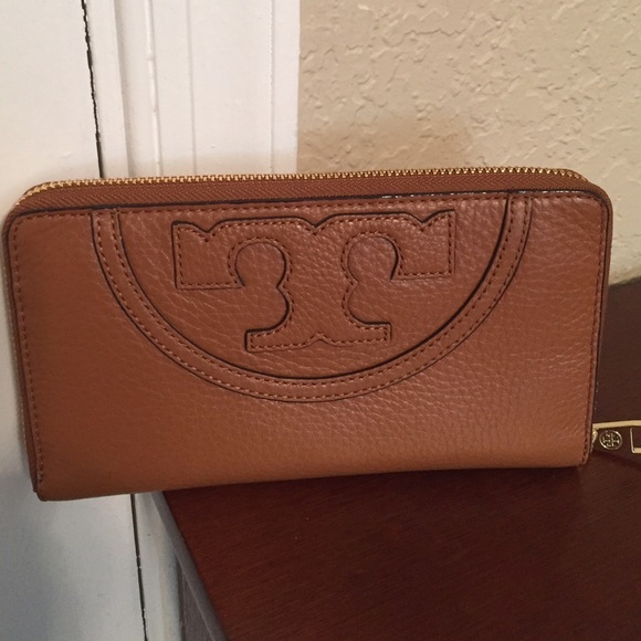 Tory Burch Handbags - 🆕Tory Burch "All T-Zip" Continental wallet. NWT