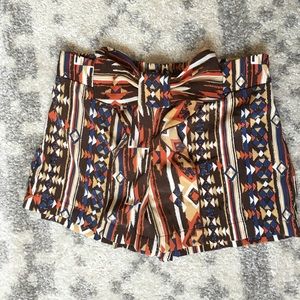 Bow and ruffle detailed aztec print short