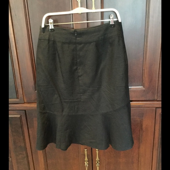 Black linen skirt. - Picture 2 of 2