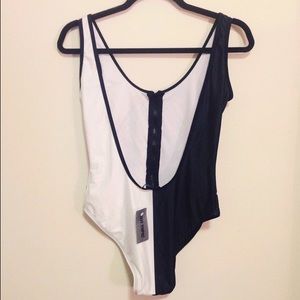 Hot Topic Swim - Hot Topic Skull Pistols One Piece Bathing Suit Hot Topic Swim - Hot Topic Skull Pistols One Piece Bathing Suit