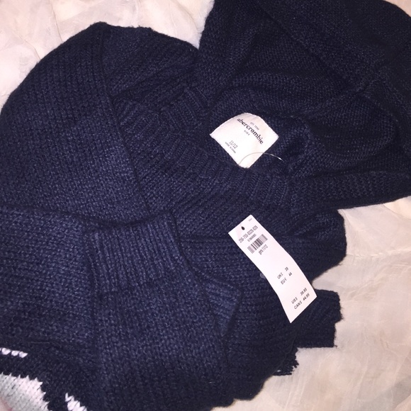 Navy Blue Abercrombie Sweater Jacket . ❄️💕 - Picture 3 of 3