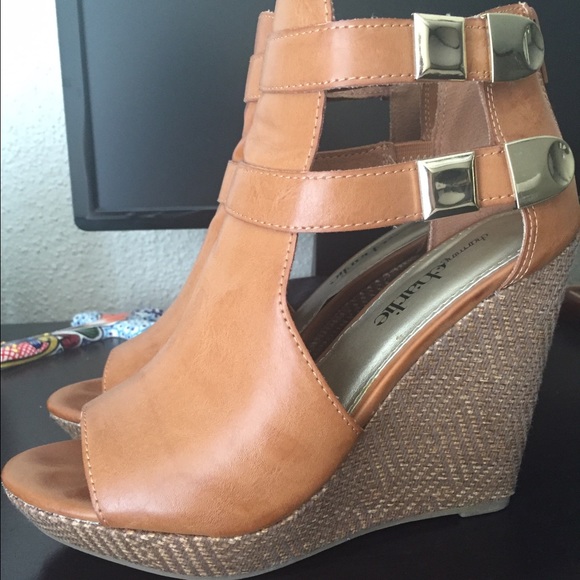 🎉SOLD 🎉on "Ebae" Charming Charlies Brown Wedge