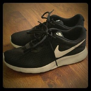 Women's Nike Tanjun Running Shoes