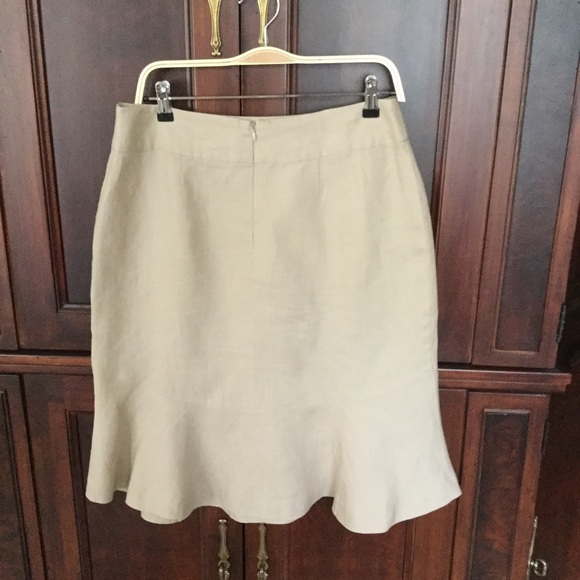 Light beige linen skirt with flared hem. - Picture 2 of 2