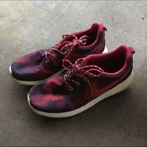 Roshe Run Size 8 Women
