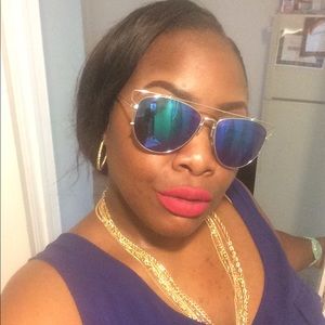 Meet your Posher, Dana