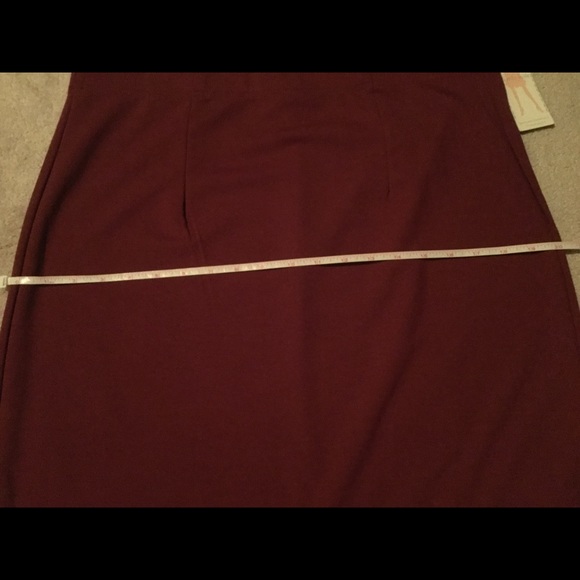 Burgundy/maroon skirt. - Picture 3 of 4